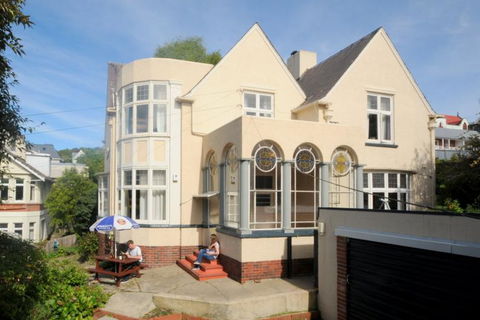 Manor House Backpackers - Accommodation New Zealand 6