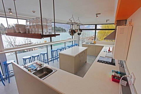 Absoloot Hostel QT - Accommodation New Zealand 1