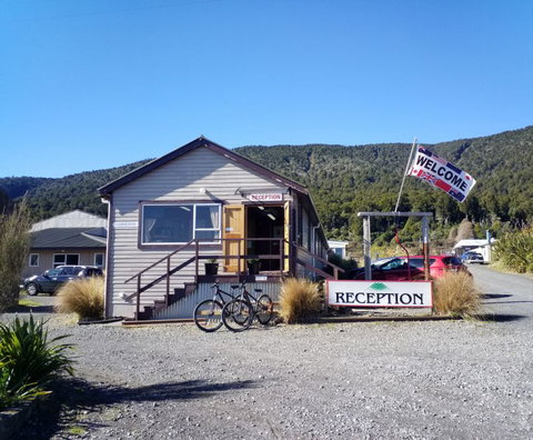 The Crossing Backpackers - Accommodation New Zealand 0