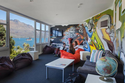 Bumbles Backpackers Queenstown - Accommodation New Zealand 1