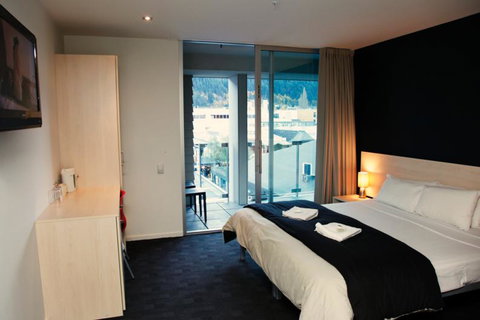 Nomads Queenstown Backpackers - Accommodation New Zealand 1