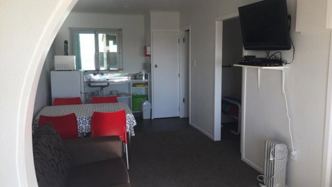 On The Beach Backpackers - Accommodation New Zealand 4