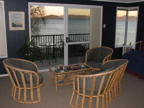 Shula's Lake House - Accommodation New Zealand 3