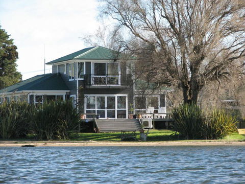 Shula's Lake House - Accommodation New Zealand 5