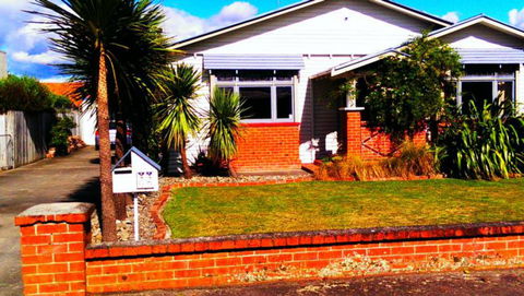 The Fluffy Chicken B&B - Accommodation New Zealand 0