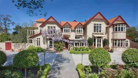 Eliza's Manor - Accommodation New Zealand 0