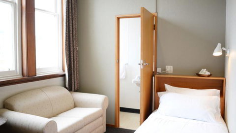 Burns Lodge At Holy Cross Centre - Accommodation New Zealand 6