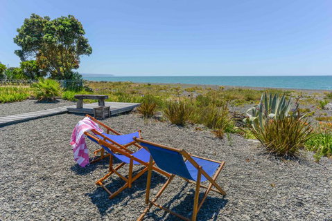 Absolute Beach Front B&B - Accommodation New Zealand 3