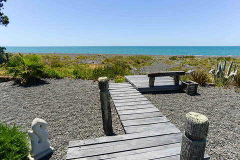 Absolute Beach Front B&B - Accommodation New Zealand 4