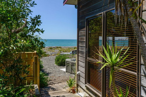 Absolute Beach Front B&B - Accommodation New Zealand 10