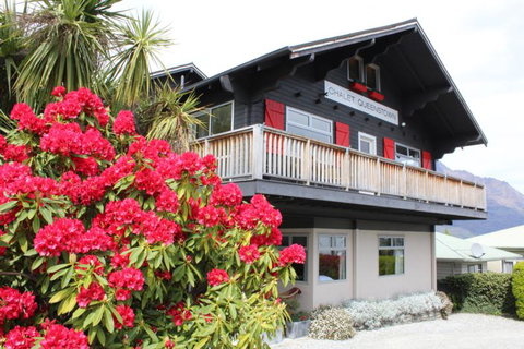 Chalet Queenstown - Accommodation New Zealand 7