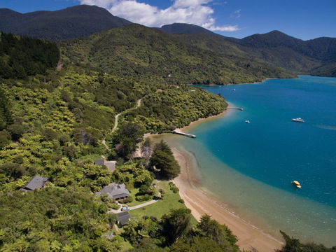 Mahana Lodge - Accommodation New Zealand 0