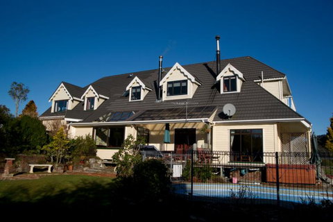 Oaklodge - Accommodation New Zealand 0