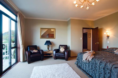 Oaklodge - Accommodation New Zealand 1