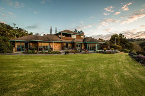  Kuaotunu Bay Lodge - Accommodation New Zealand 1