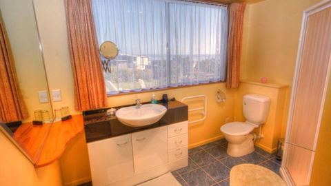 Carneval Ocean View - Accommodation New Zealand 8