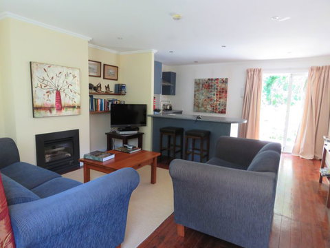 Bird Gardens Cottage - Accommodation New Zealand 1