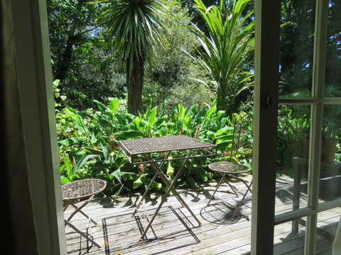 Bird Gardens Cottage - Accommodation New Zealand 3