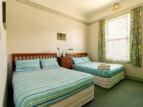 AMBER HOUSE - At The Centre!Ã¢Â„Â¢ - Accommodation New Zealand 0