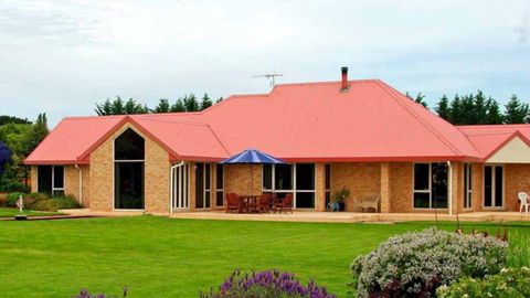 Fantail Lodge On Greenpark - Accommodation New Zealand 0