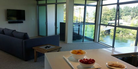 Riverside 2 Taupo Riverfront Apartment - Accommodation New Zealand 6