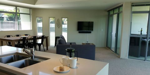 Riverside 2 Taupo Riverfront Apartment - Accommodation New Zealand 7