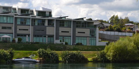 Riverside 2 Taupo Riverfront Apartment - Accommodation New Zealand 8
