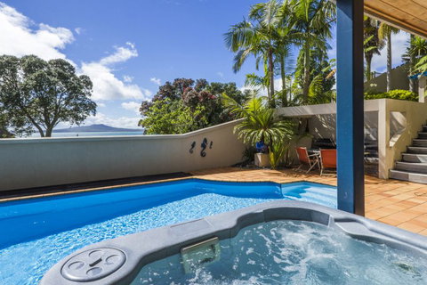 Beachside Holiday - Castor Bay Holiday Apartment - Accommodation New Zealand 0