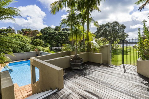 Beachside Holiday - Castor Bay Holiday Apartment - Accommodation New Zealand 5