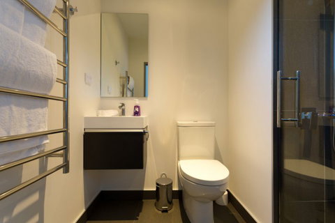 Penthouse On Hallenstein - Accommodation New Zealand 2