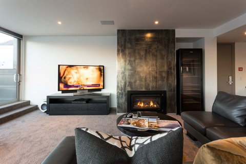 Penthouse On Hallenstein - Accommodation New Zealand 8