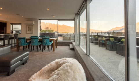 Penthouse On Hallenstein - Accommodation New Zealand 9