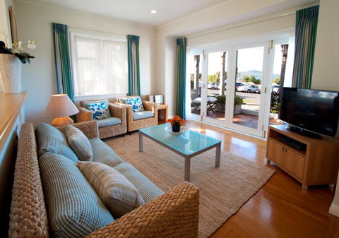 Emerald Villas - Accommodation New Zealand 0
