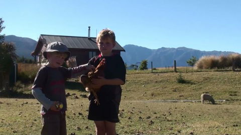 Kepler Oaks Chalet - Accommodation New Zealand 11