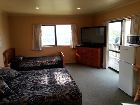 Roselands Chalet Accommodation - Accommodation New Zealand 3