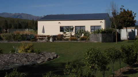 Kepler Mountain View Alpaca Cottage - Accommodation New Zealand 0