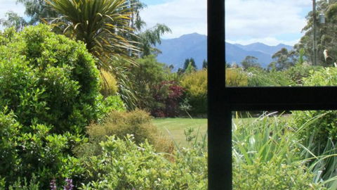 Kepler Mountain View Alpaca Cottage - Accommodation New Zealand 4