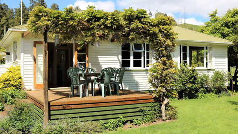 Mt Huia Farmstay - Hodd Cottage - Accommodation New Zealand 1