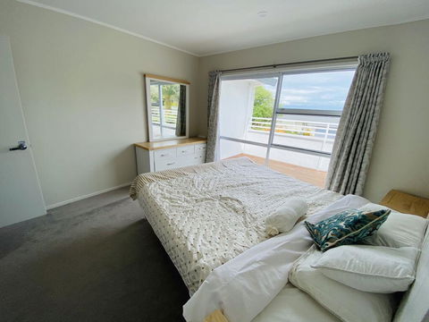 Sea View 2 Rooms Share Bathroom202-203 - Accommodation New Zealand 3