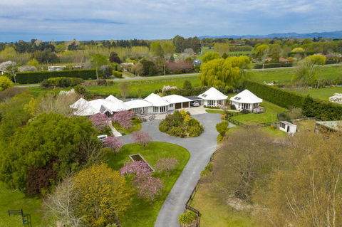 Silverstream Alpaca Farmstay & Tour - Accommodation New Zealand 1
