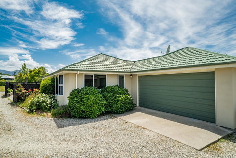 Southern Comfort - Wanaka Holiday Home - Accommodation New Zealand 0