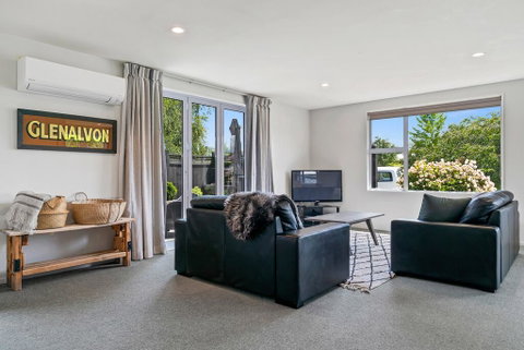 Southern Comfort - Wanaka Holiday Home - Accommodation New Zealand 2
