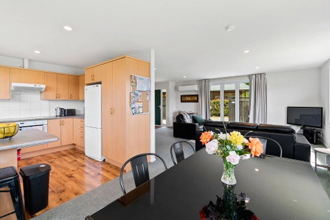 Southern Comfort - Wanaka Holiday Home - Accommodation New Zealand 3