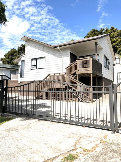 Spacious Beautiful House Is Waiting For You. - Accommodation New Zealand 1