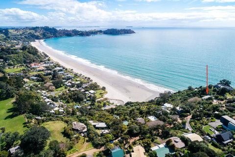 Spectacular Onetangi Beach - You've Got It Maid - Accommodation New Zealand 2