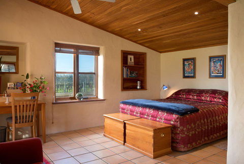 Straw Lodge Vineyard And Boutique Lodging - Accommodation New Zealand 3