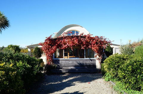 Straw Lodge Vineyard And Boutique Lodging - Accommodation New Zealand 1