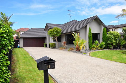 Stunning Family Home - Accommodation New Zealand 0