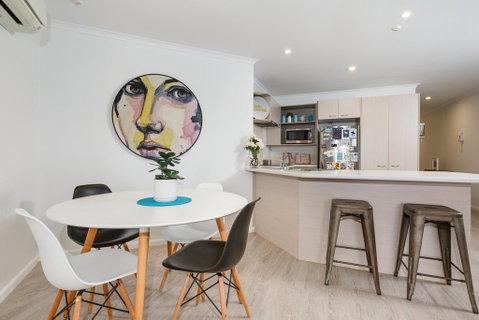 Stylish And Spacious, Downtown Mount Maunganui - Accommodation New Zealand 1