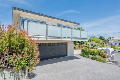 Sun On Seaview - Paraparaumu Beach Holiday Home